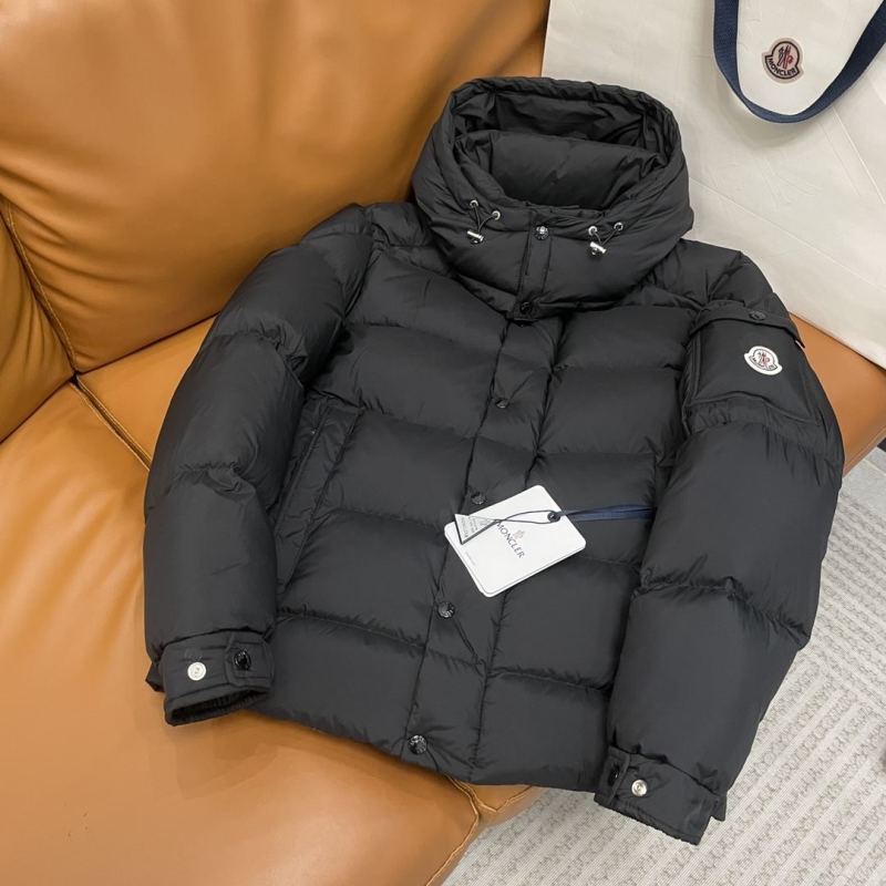 G*u*i down coat